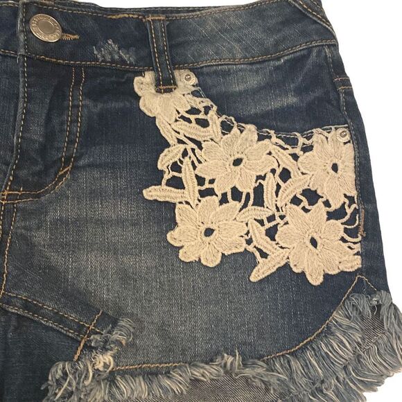 Mossimo Supply Co Lace embroidered detailed Cut off Jean shorts Size 7 - Picture 2 of 5